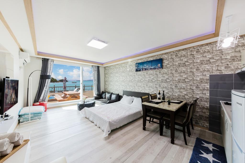 Dolsanmaru Pension Yeosu Esterno foto