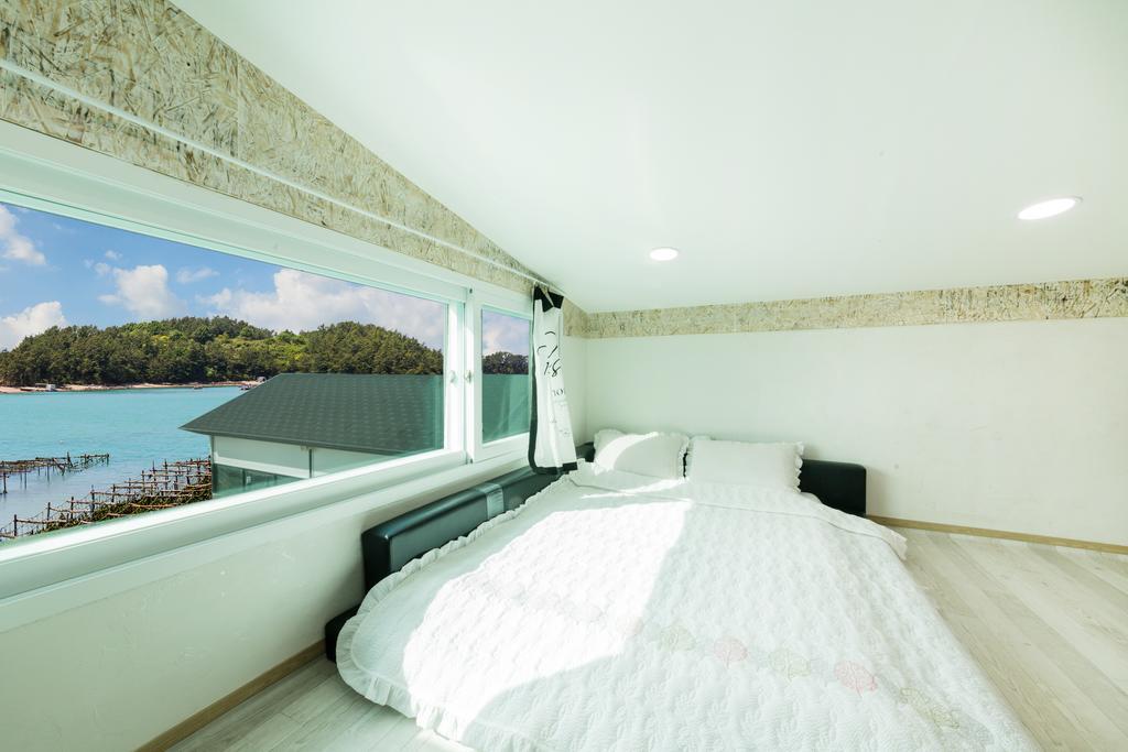 Dolsanmaru Pension Yeosu Esterno foto