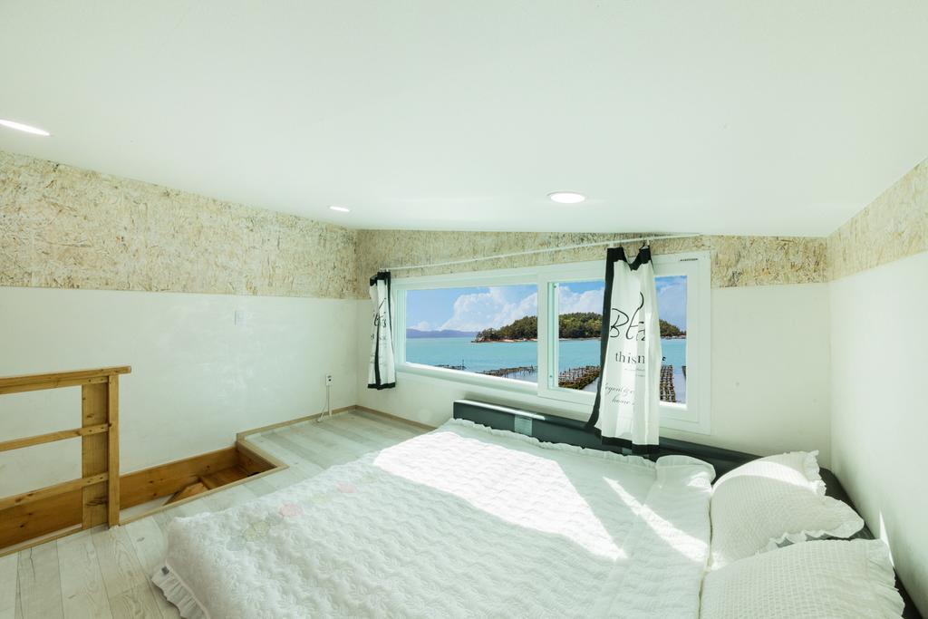 Dolsanmaru Pension Yeosu Esterno foto